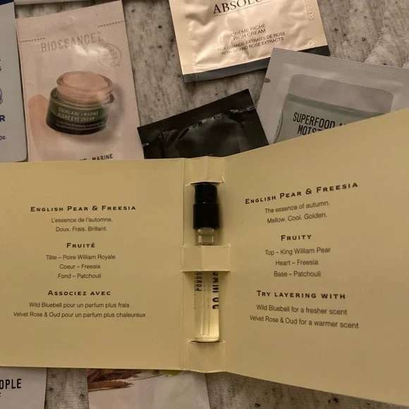 Beauty Sample Set - 11 items - Picture 3 of 3